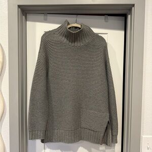 Lululemon Size 10 gray chunky knit sweater